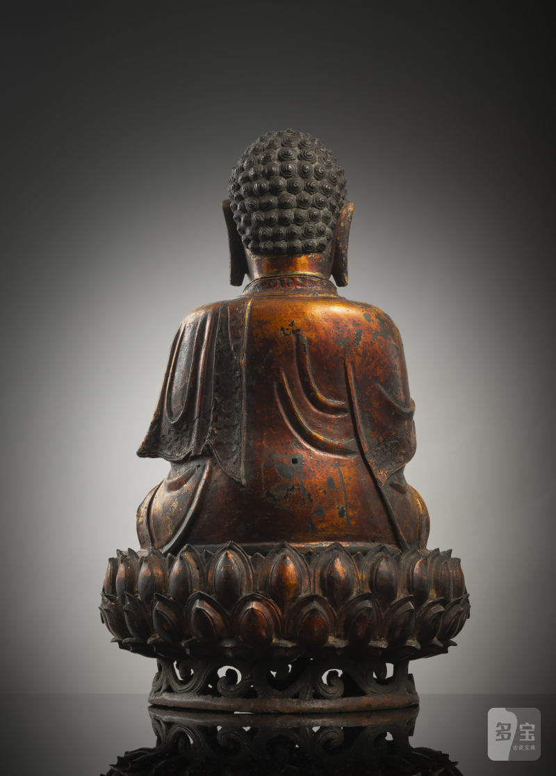 A GILT- AND RED-LACQUERED BRONZE FIGURE OF BUDDHA SHAKYAMUNI - 图2